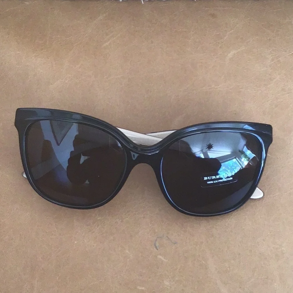 Burberry Women’s Sunglasses - Picture 4 of 6